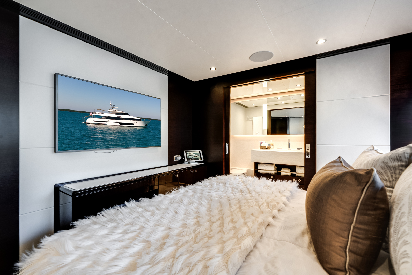 2022 Ocean Alexander 37L - Image 51