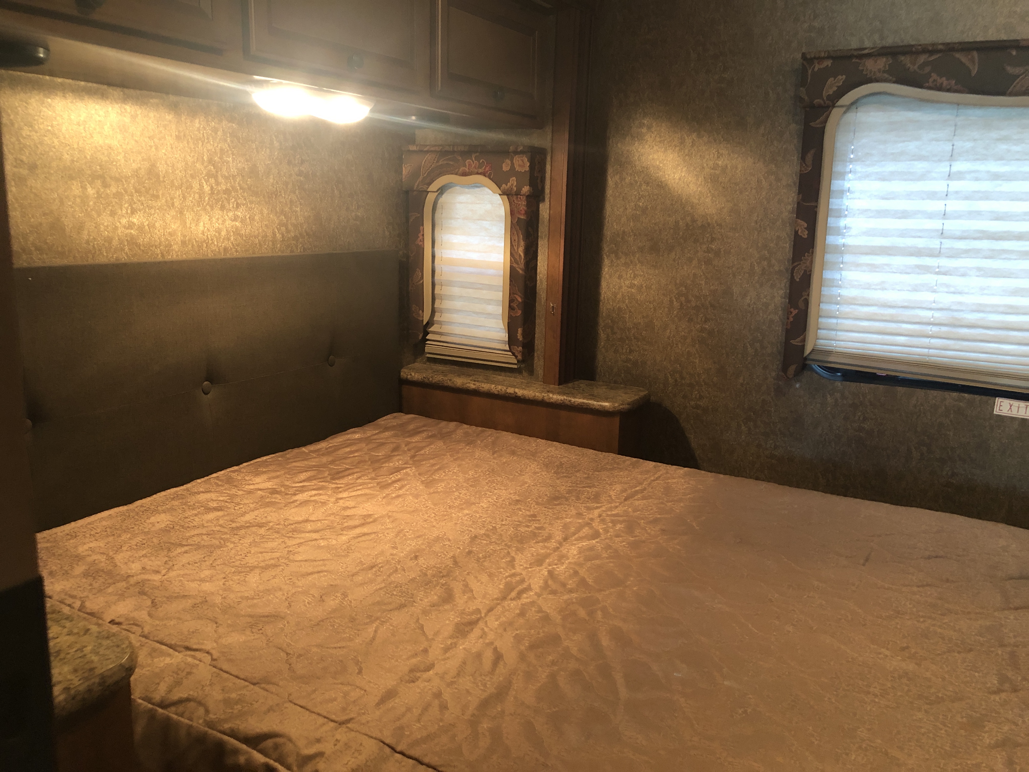 2013 Thor Motor Coach Windsport 32A - Image 12