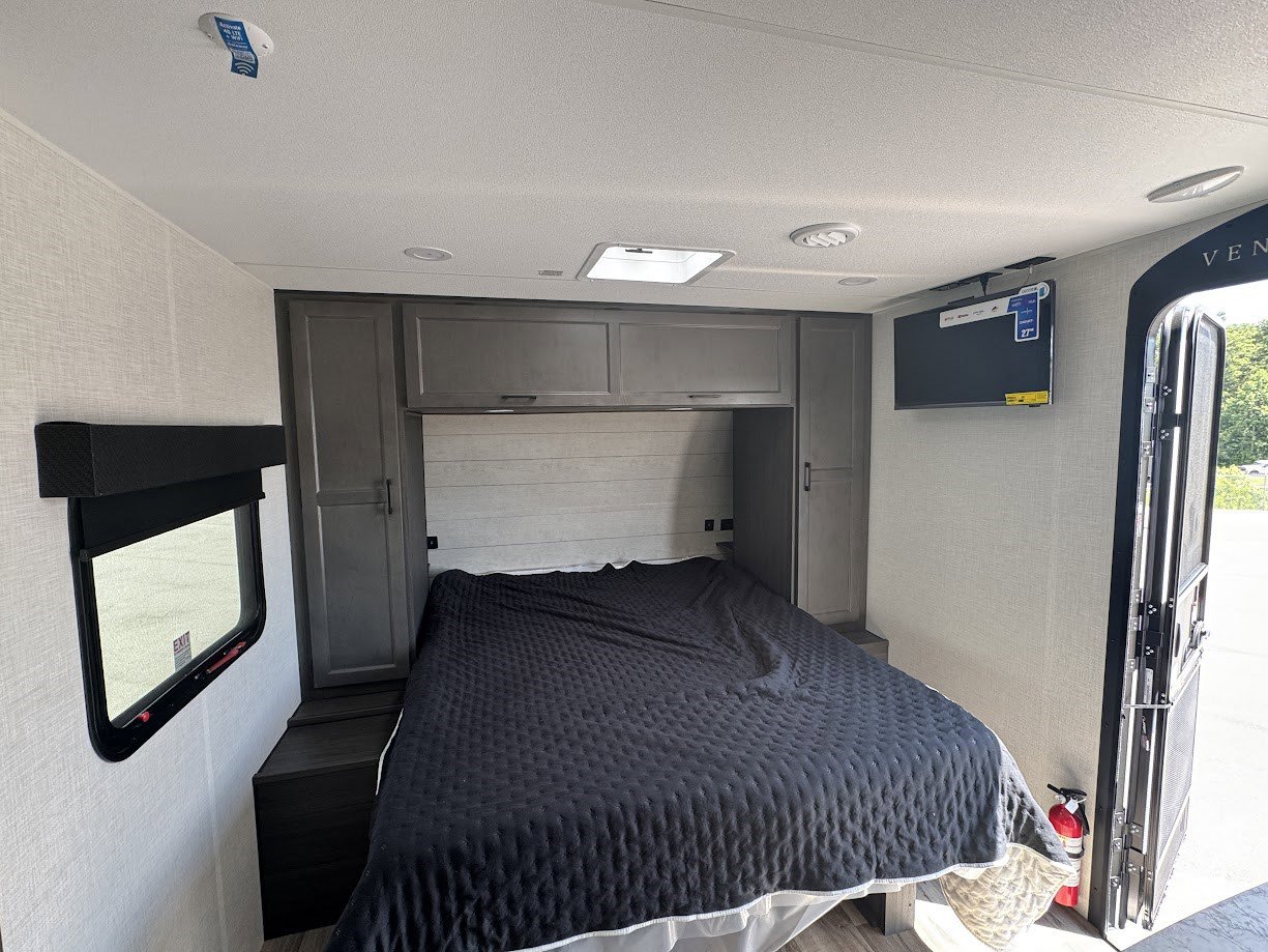 2026 VENTURE RV STRATUS 211VBH - Image 13