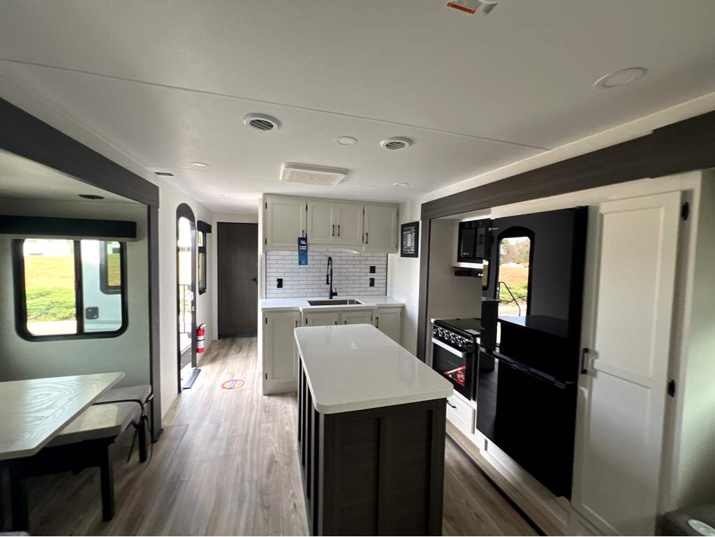 2026 VENTURE RV SPORTTREK 333VMI - Image 11
