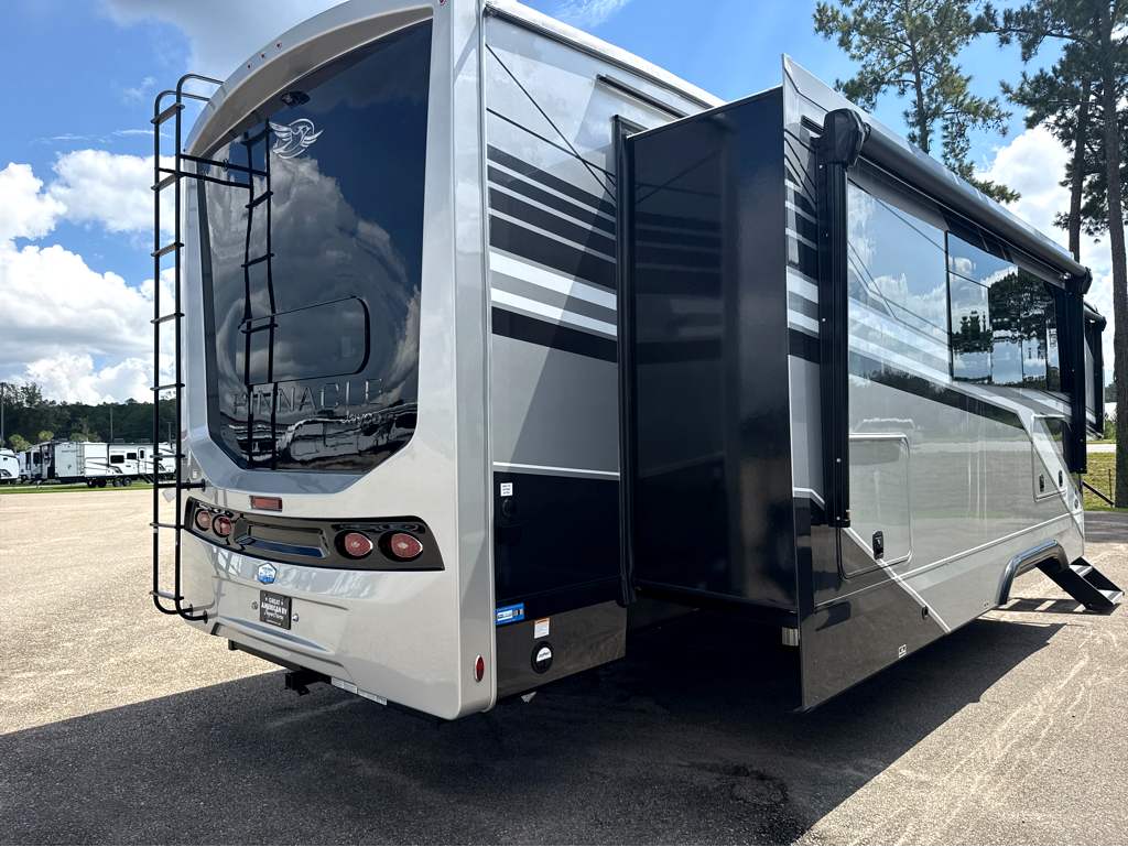 2027 JAYCO PINNACLE 38FBRK - Image 4