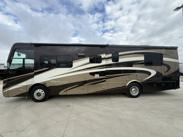 2013 Tiffin Allegro Breeze 32 BR - Image 3