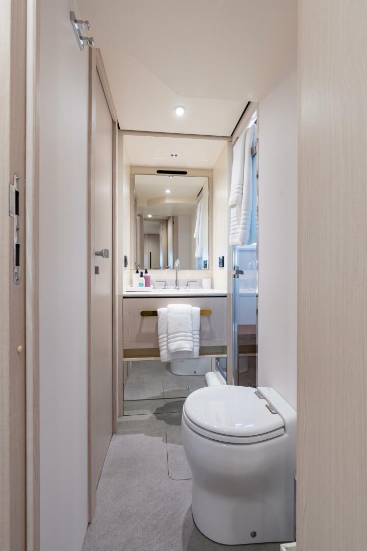 2022 Azimut 78 - Image 47