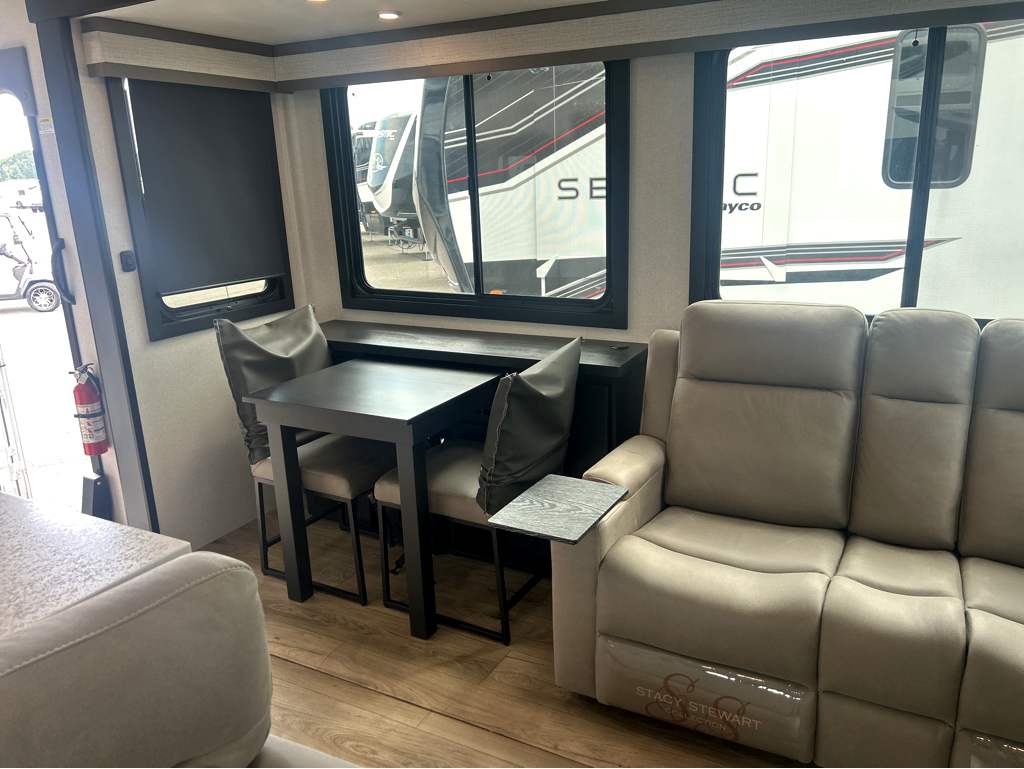 2026 JAYCO SEISMIC 395 - Image 10