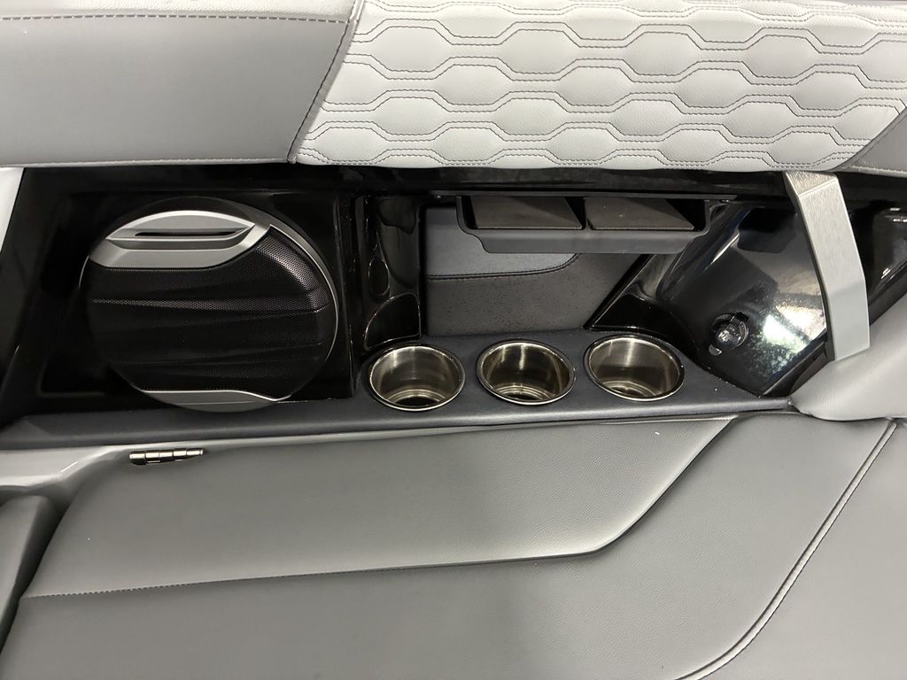 2026 MasterCraft XT24 - Image 30