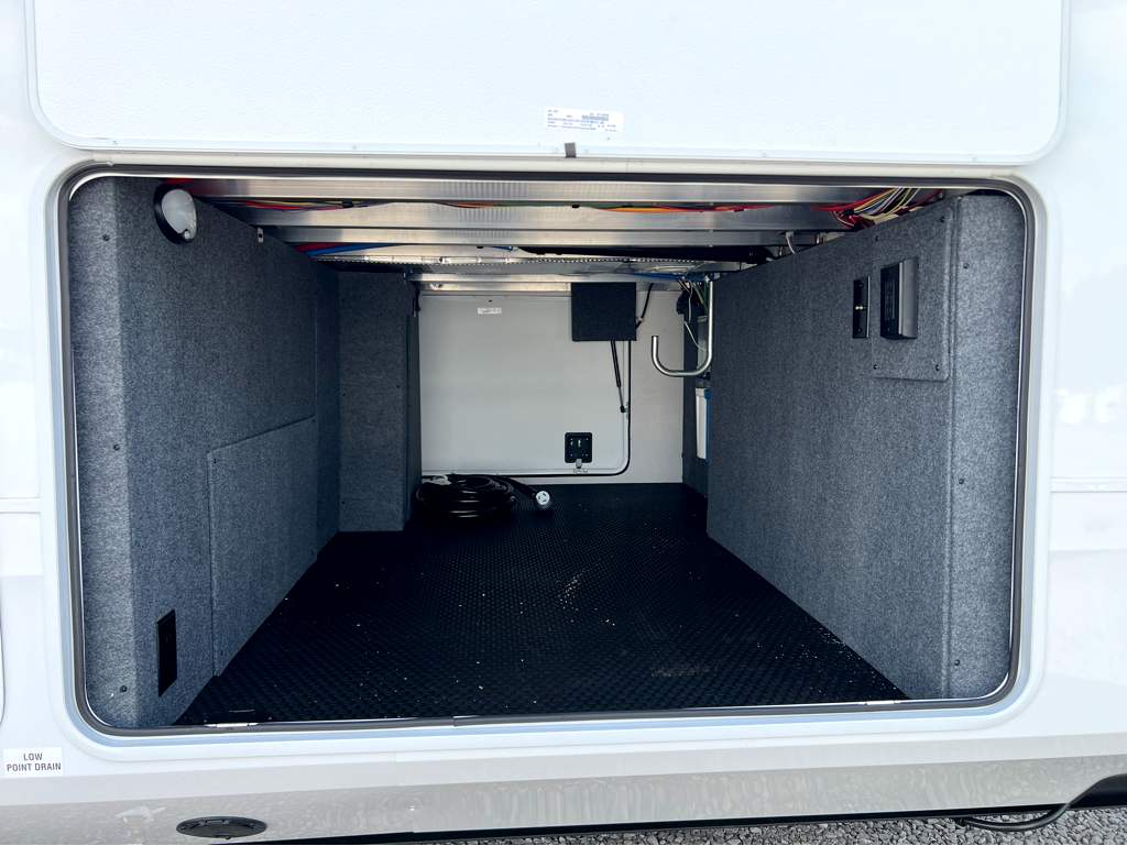 2027 JAYCO NORTH POINT 361RLBH - Image 6