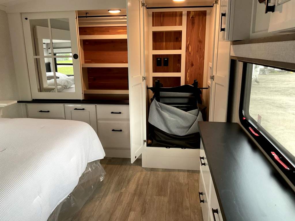 2026 JAYCO PINNACLE 32 RLTS - Image 21