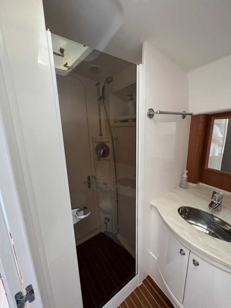 2019 Intrepid 475 Sport Yacht - Image 13