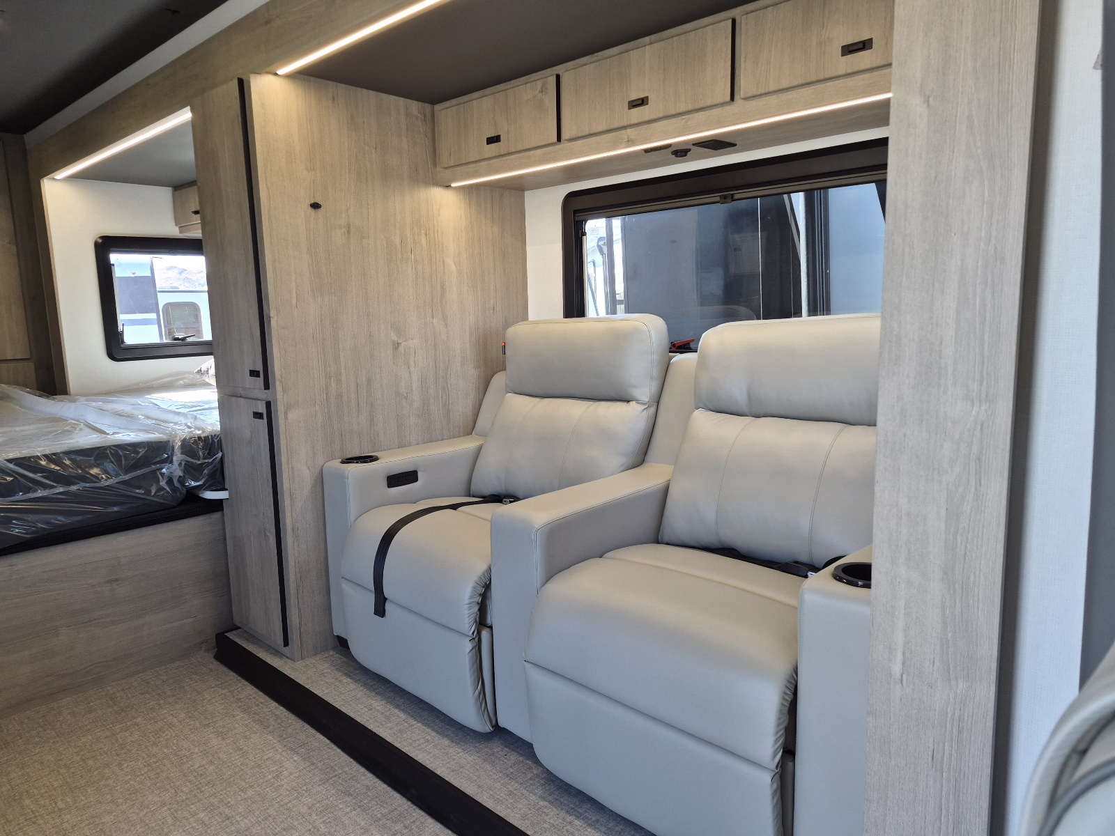 2027 Grand Design Lineage Series M 25FW - Image 8