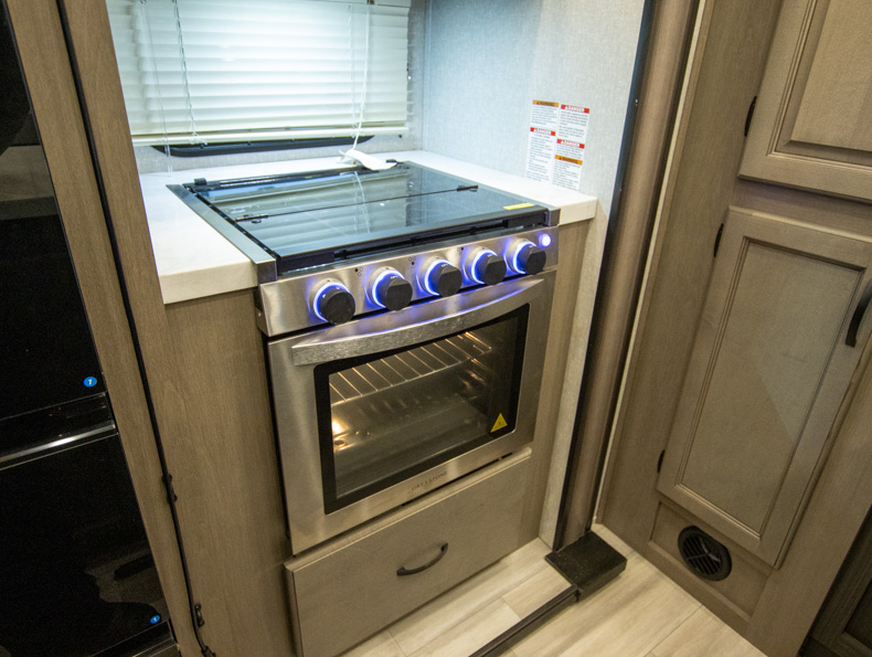 2022 Coachmen Chaparral 373MBRB - Image 10