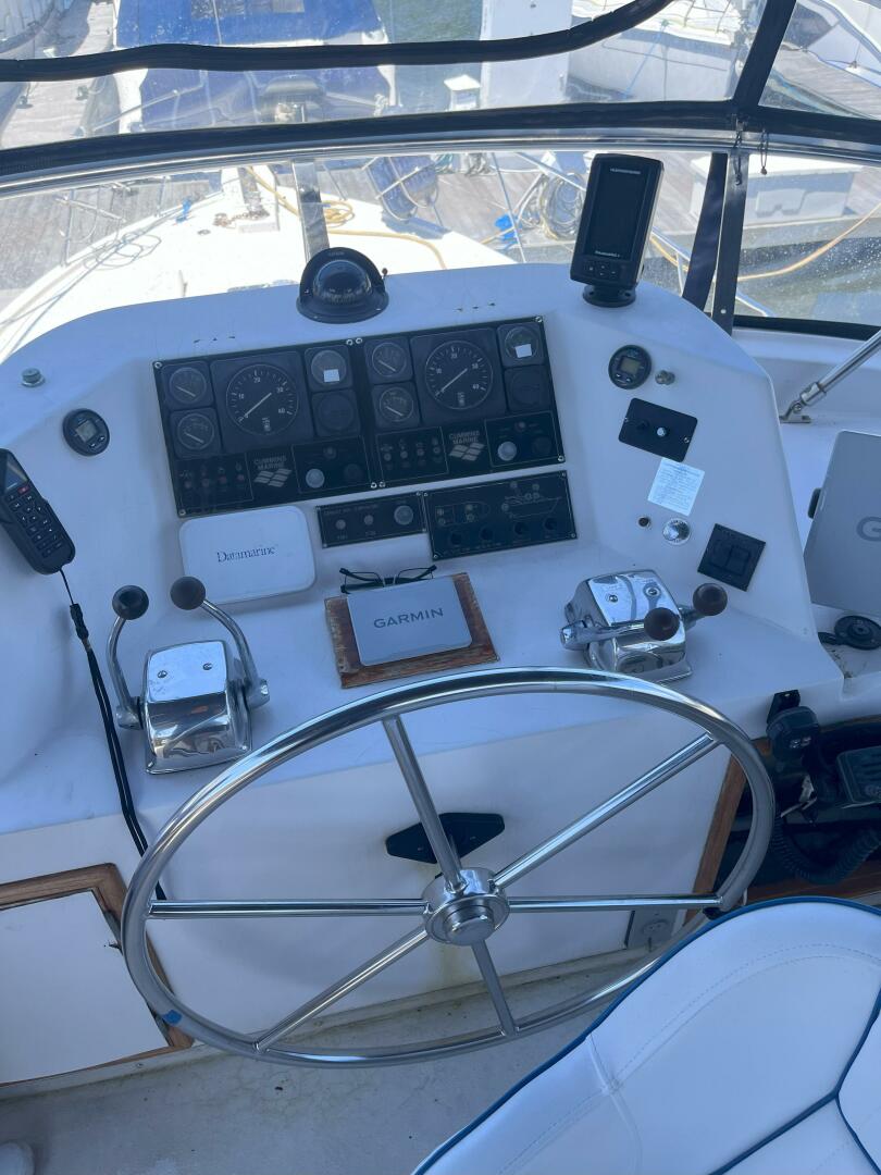 1990 Jefferson 43 Sundeck - Image 15