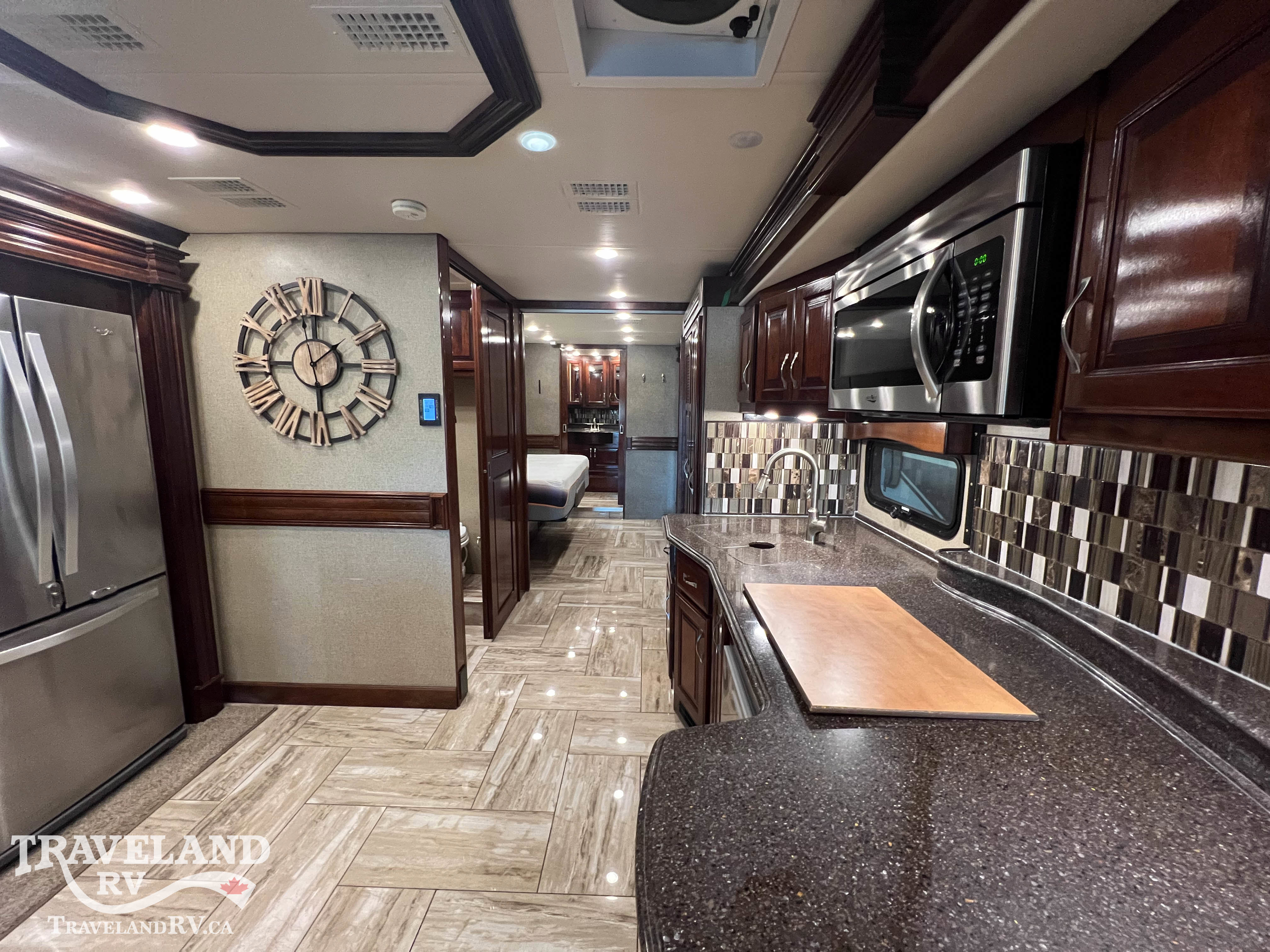 2018 Fleetwood Discovery LXE 40D - Image 18