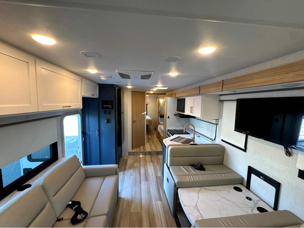 2027 THOR MOTOR COACH MAGNITUDE GA31 - Image 29
