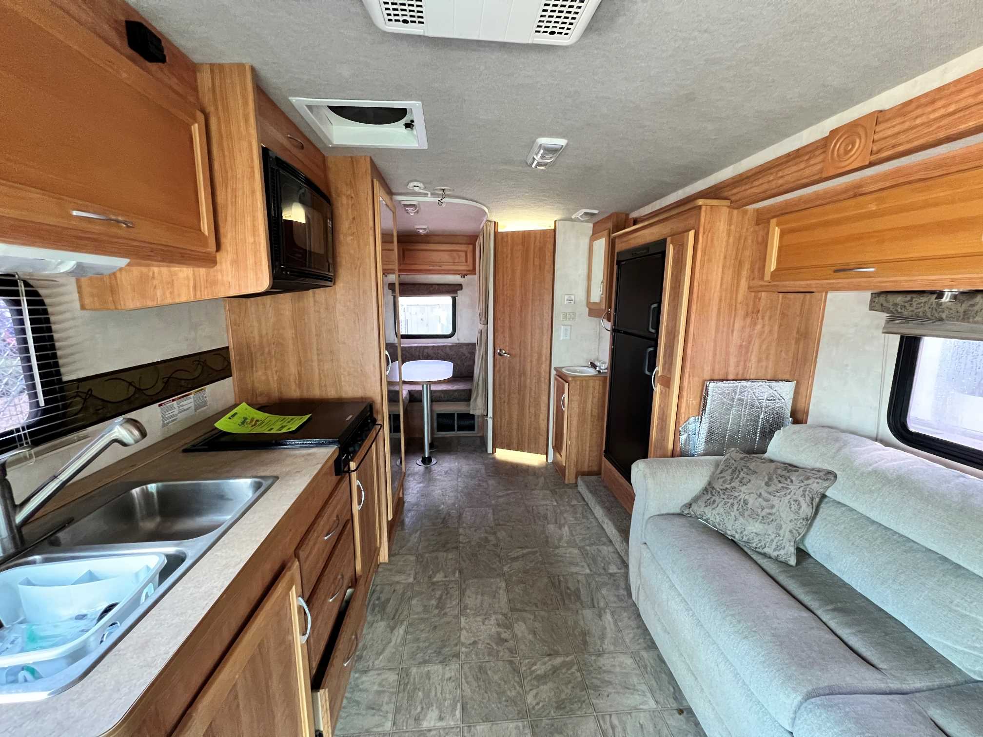 2010 Fleetwood Quest 24SL - Image 10