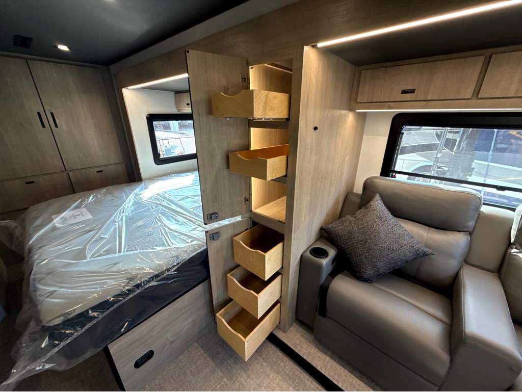 2027 Grand Design Lineage Series M 25FW - Image 33
