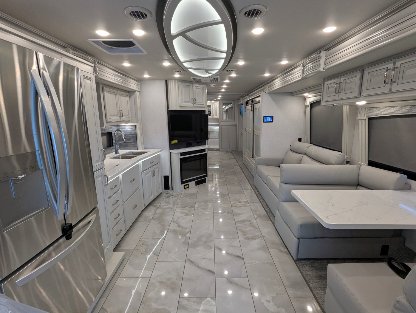 2026 Fleetwood Discovery 38N - Image 12