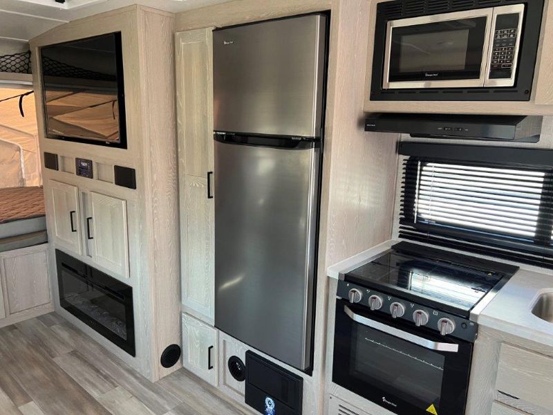 2022 Forest River Rockwood Roo 235S - Image 8