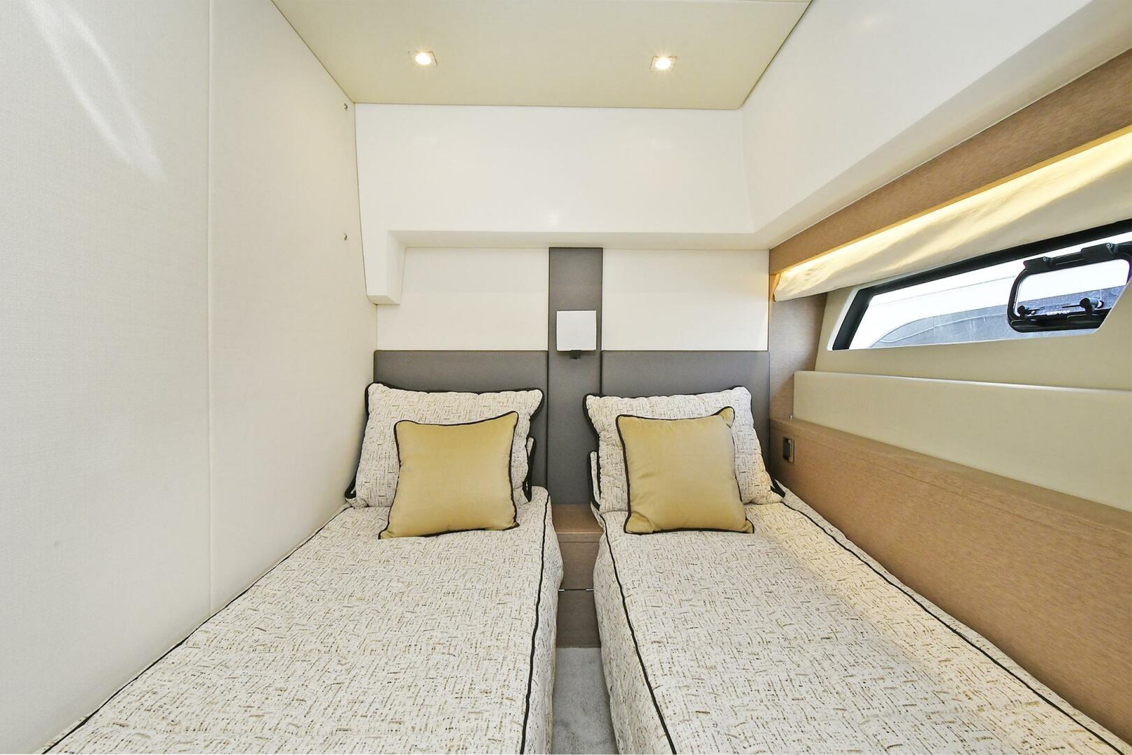 2018 Prestige 560 Fly - Image 54