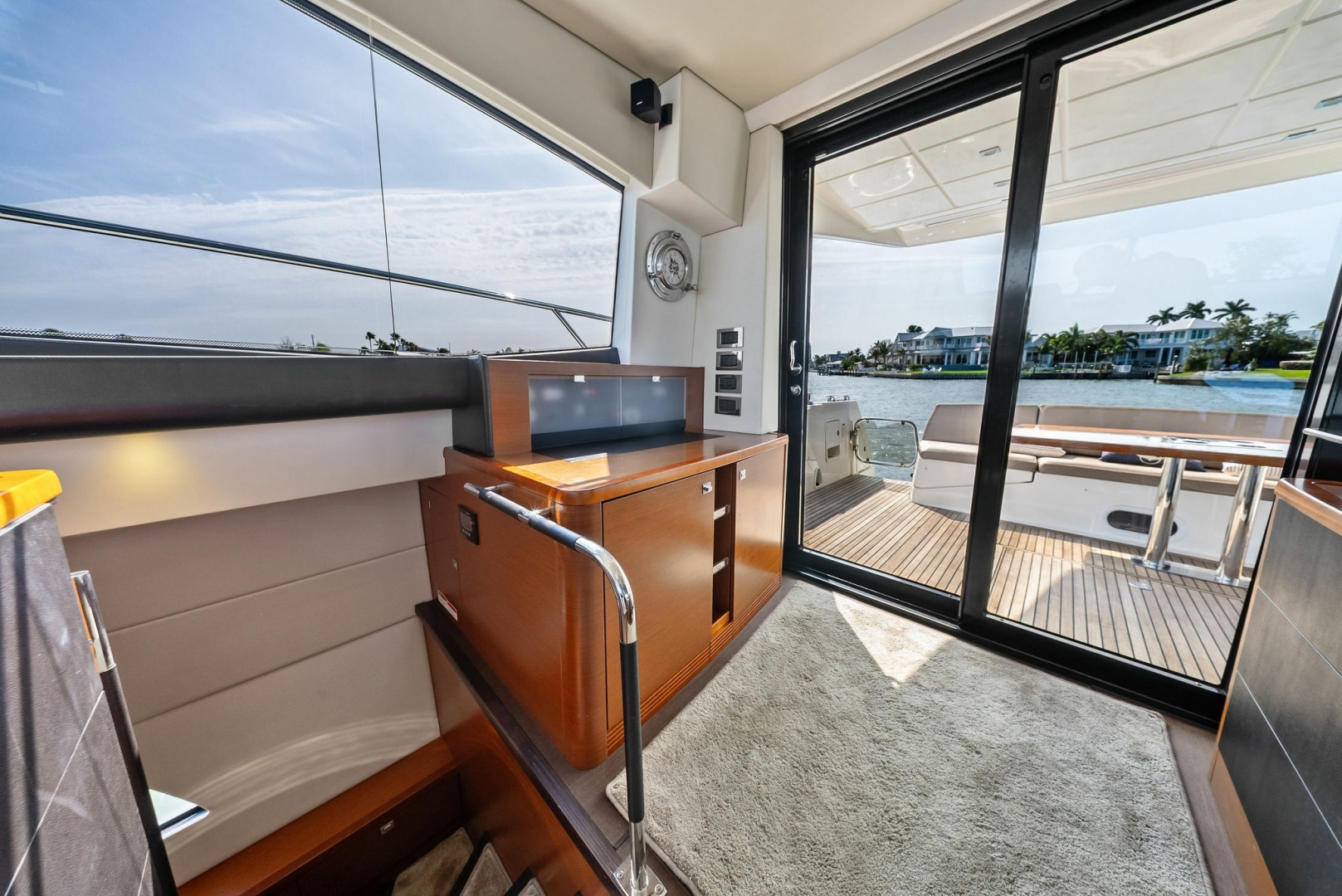 2015 Prestige 550 Base - Image 23