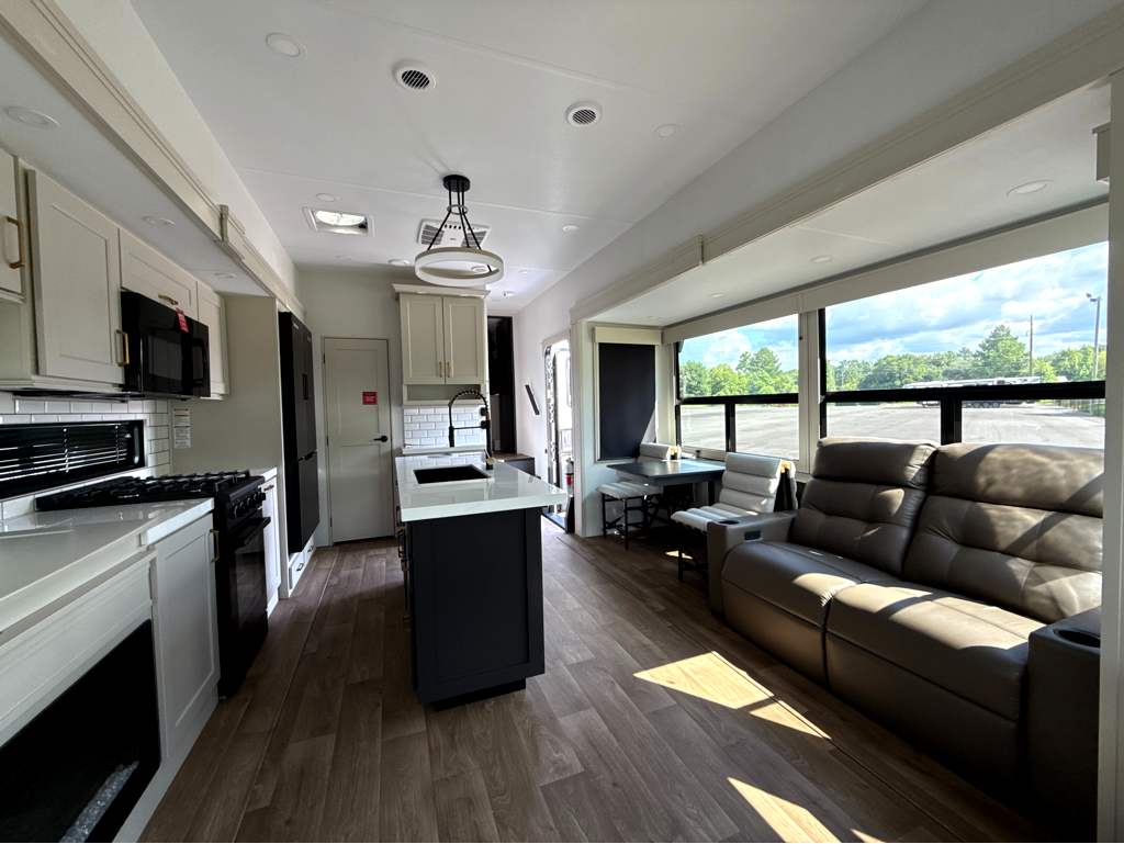 2027 GRAND DESIGN SOLITUDE 310GK - Image 17