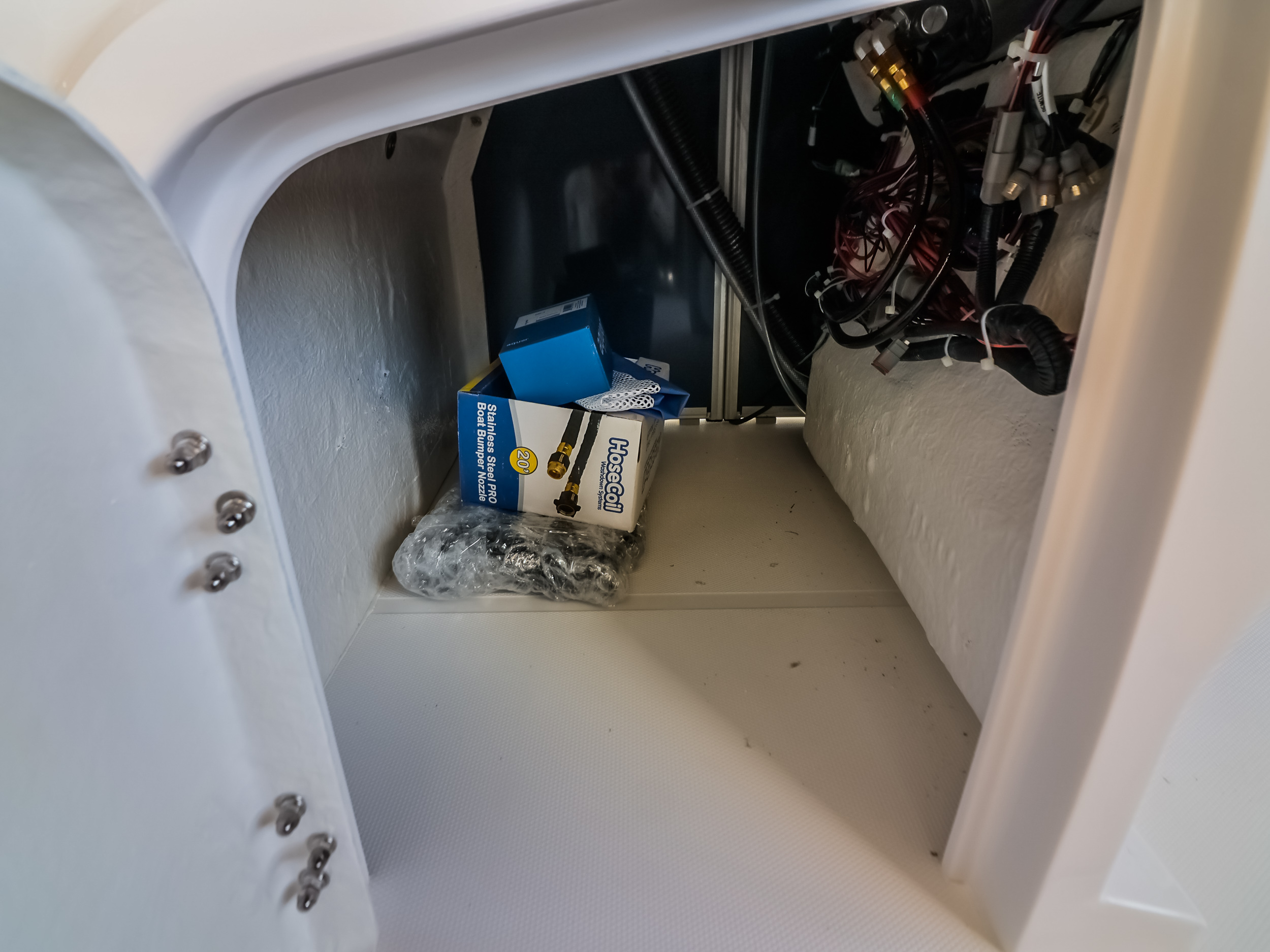 2027 Hurricane FunDeck 2260 REF - Image 22