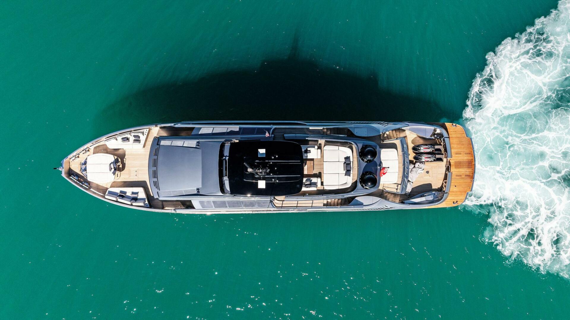 2023 Pershing GTX Motoryacht - Image 9