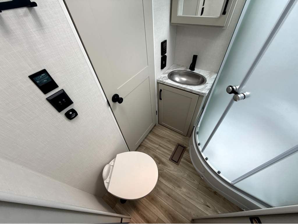 2027 VENTURE RV SPORTTREK 333VIK - Image 31