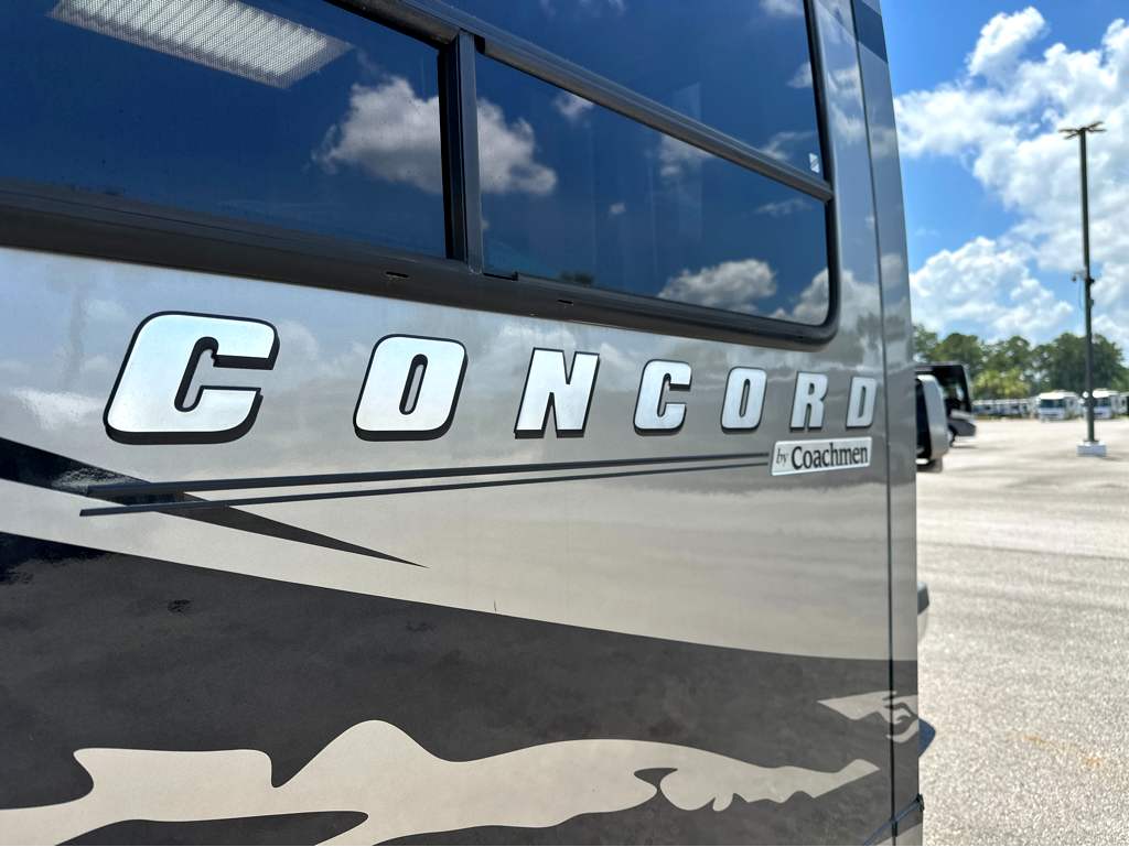 2013 COACHMEN CONCORD 300TS - Image 5