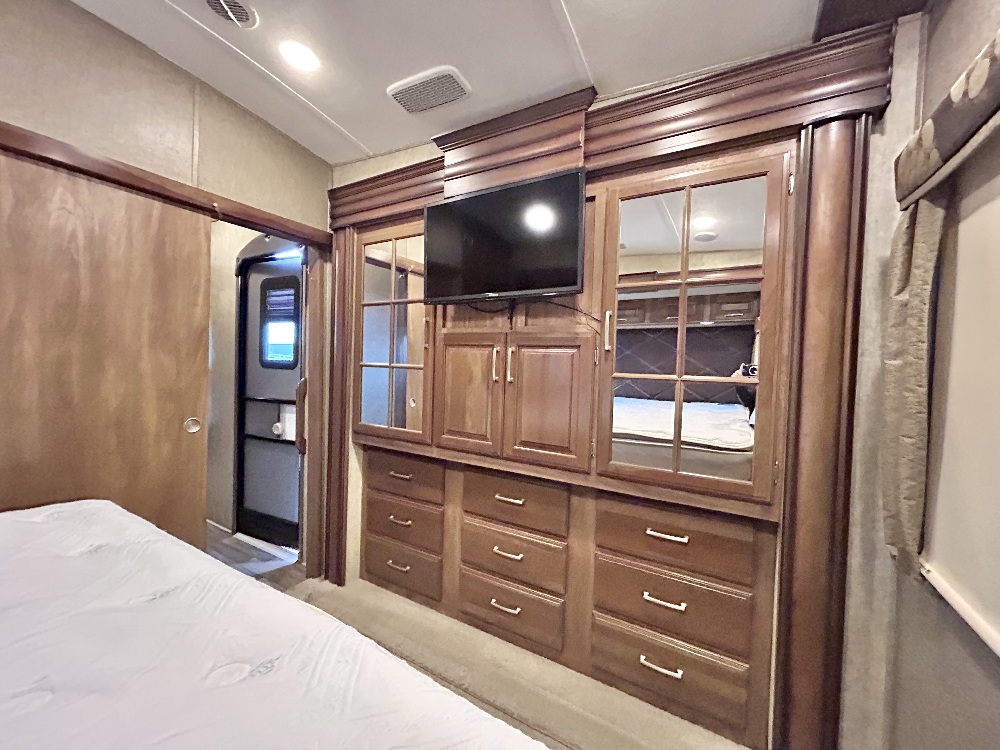 2017 Keystone Montana 3820FK - Image 20