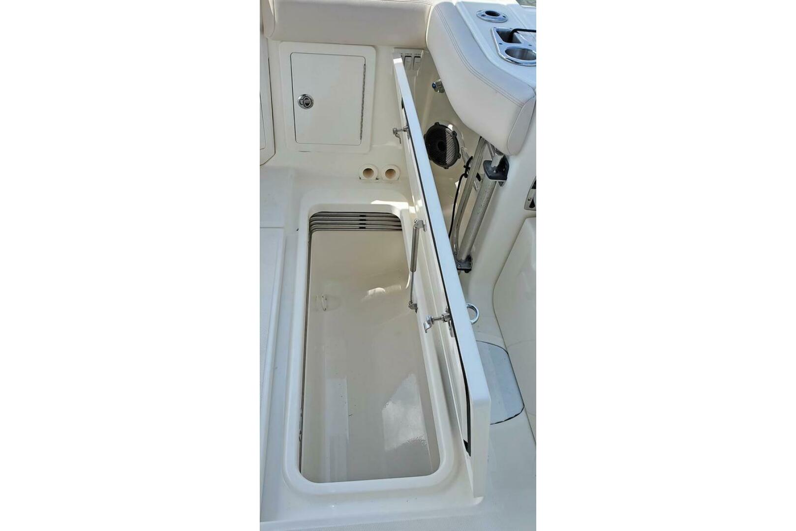 2021 Boston Whaler 405 Conquest - Image 54