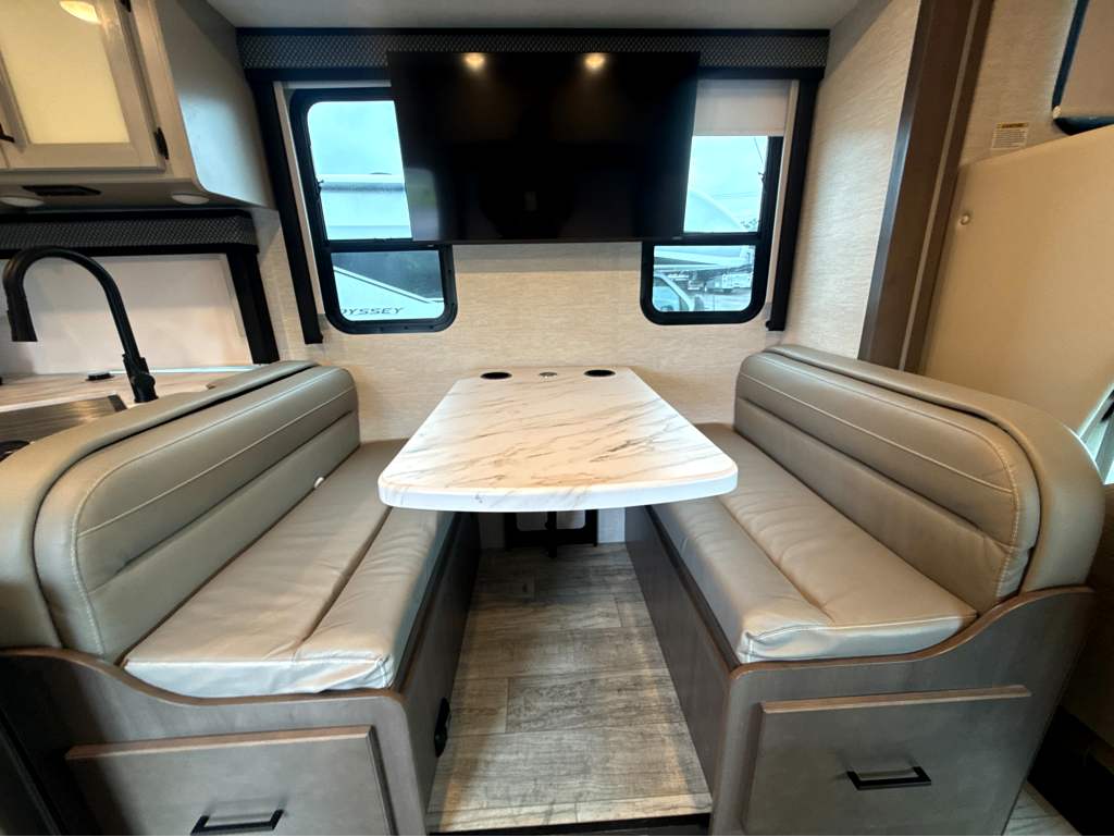 2025 Thor Motor Coach MAGNITUDE GA31 - Image 28