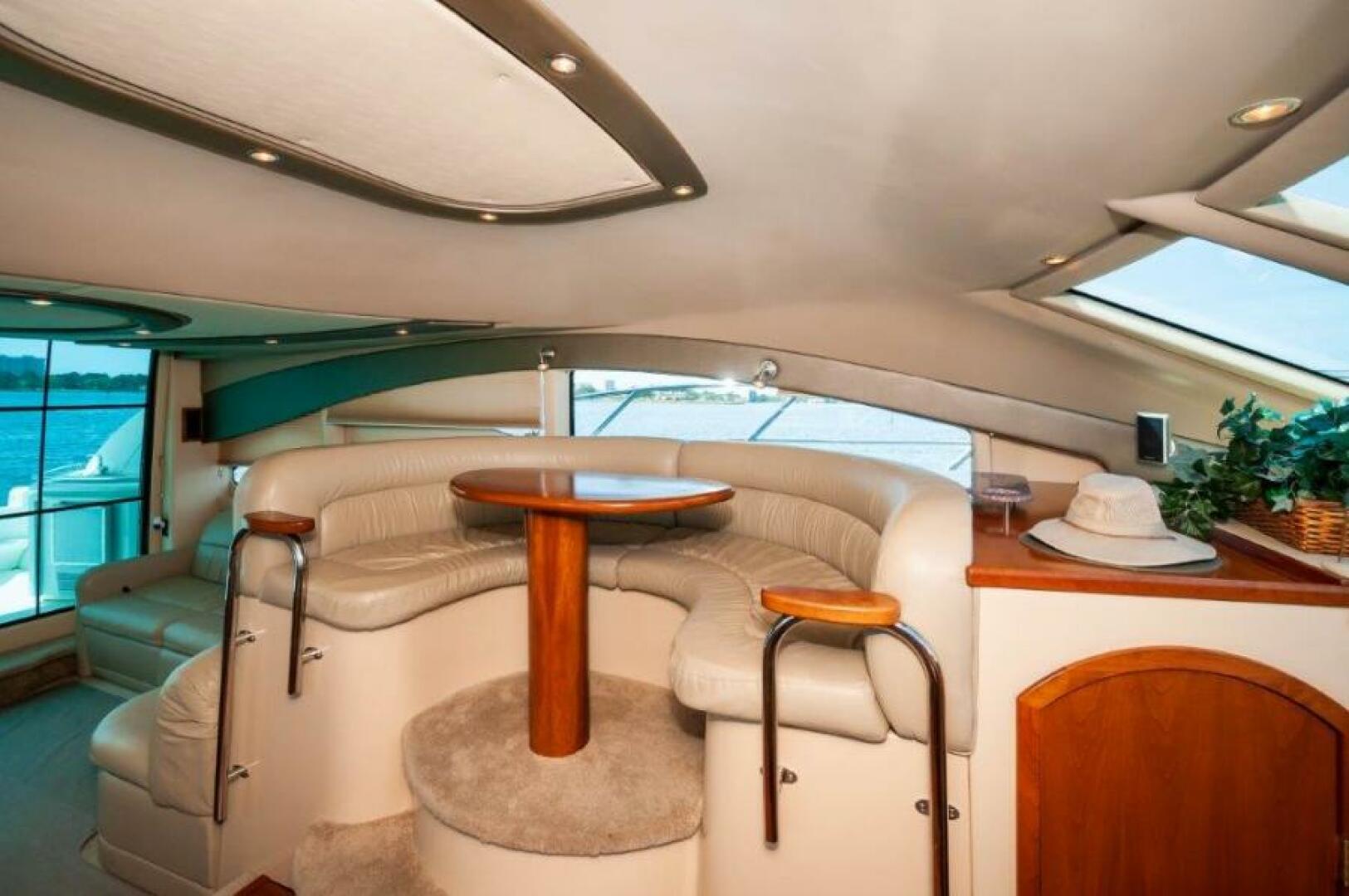 2006 Cruisers Yachts 477 Sport Sedan - Image 9