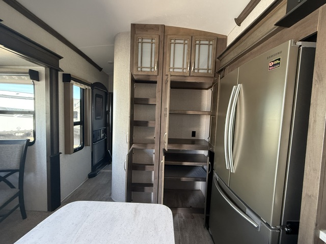2019 Keystone Montana High Country 3731FL - Image 10