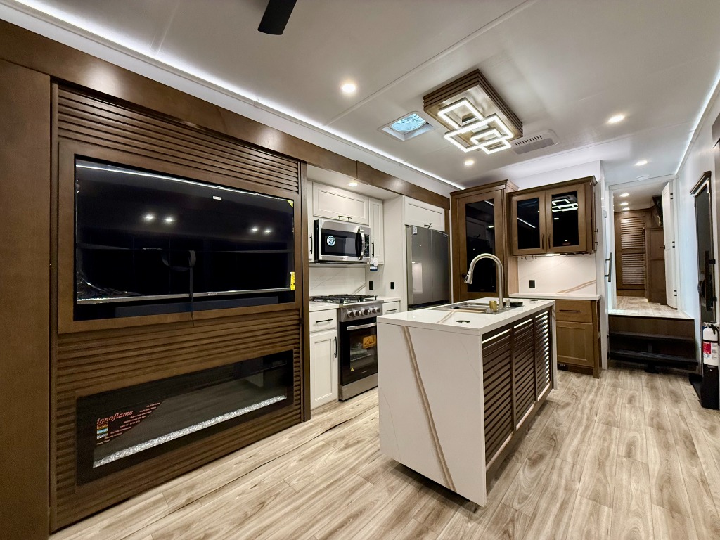 2026 Keystone Montana - Image 36