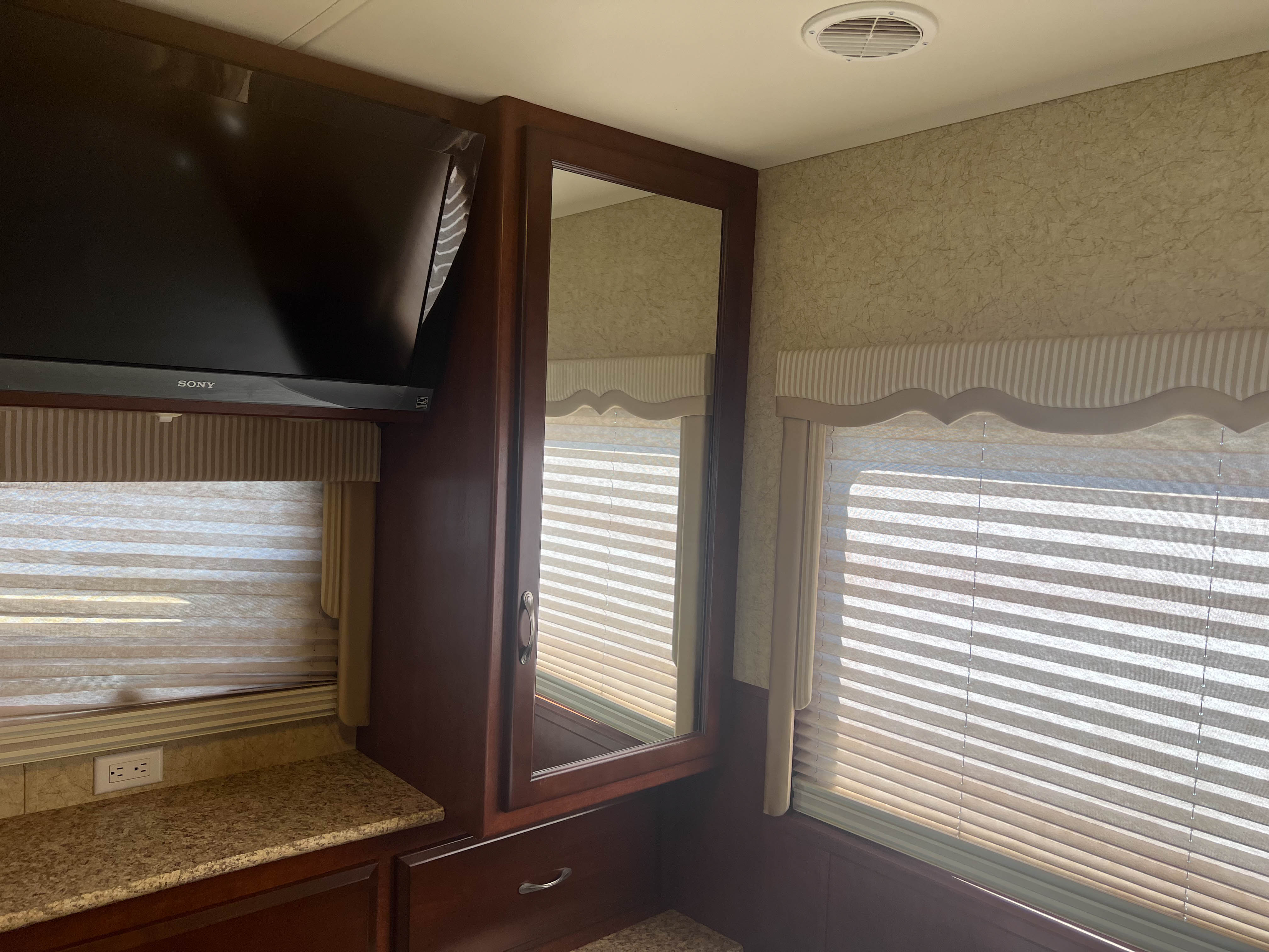 2011 NEWMAR BAYSTAR 3302 - Image 32