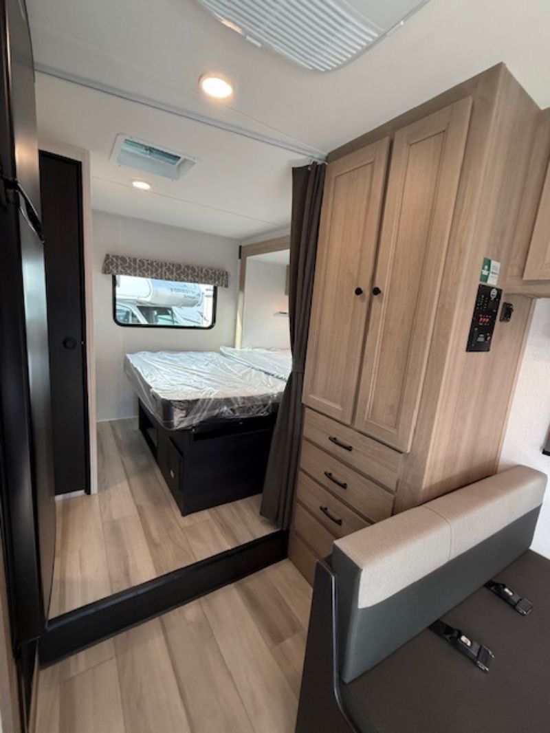 2026 Forest River Sunseeker LE 2250SLEF - Image 9