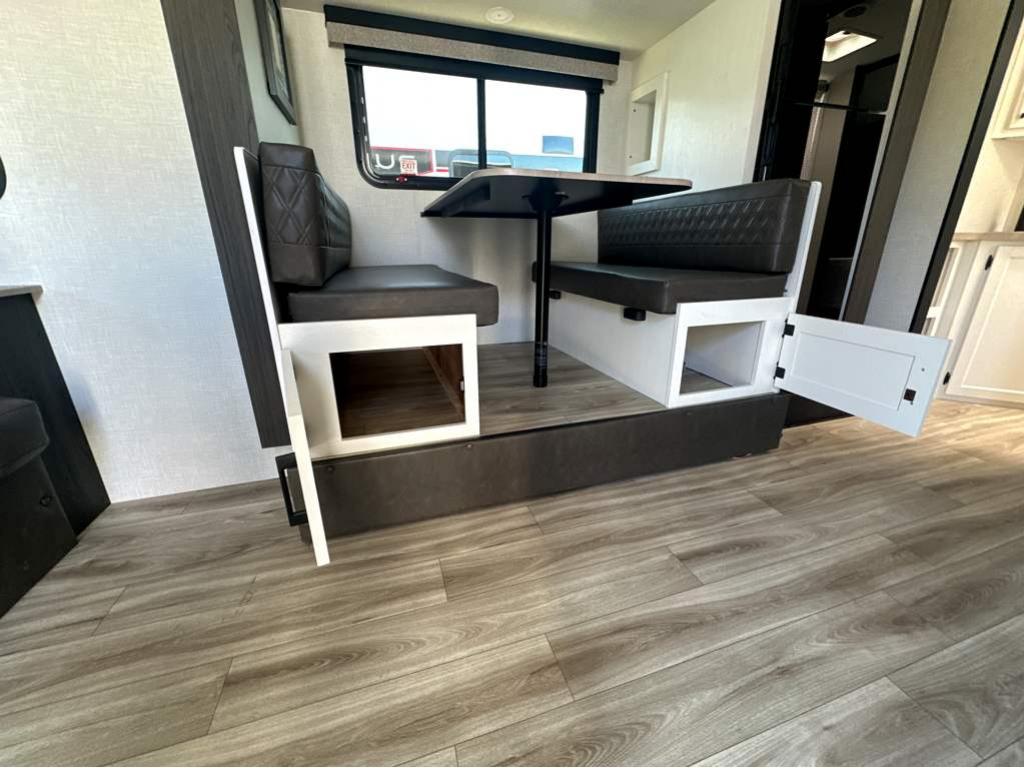 2026 VENTURE RV SPORTTREK STINGER 232VRL - Image 23