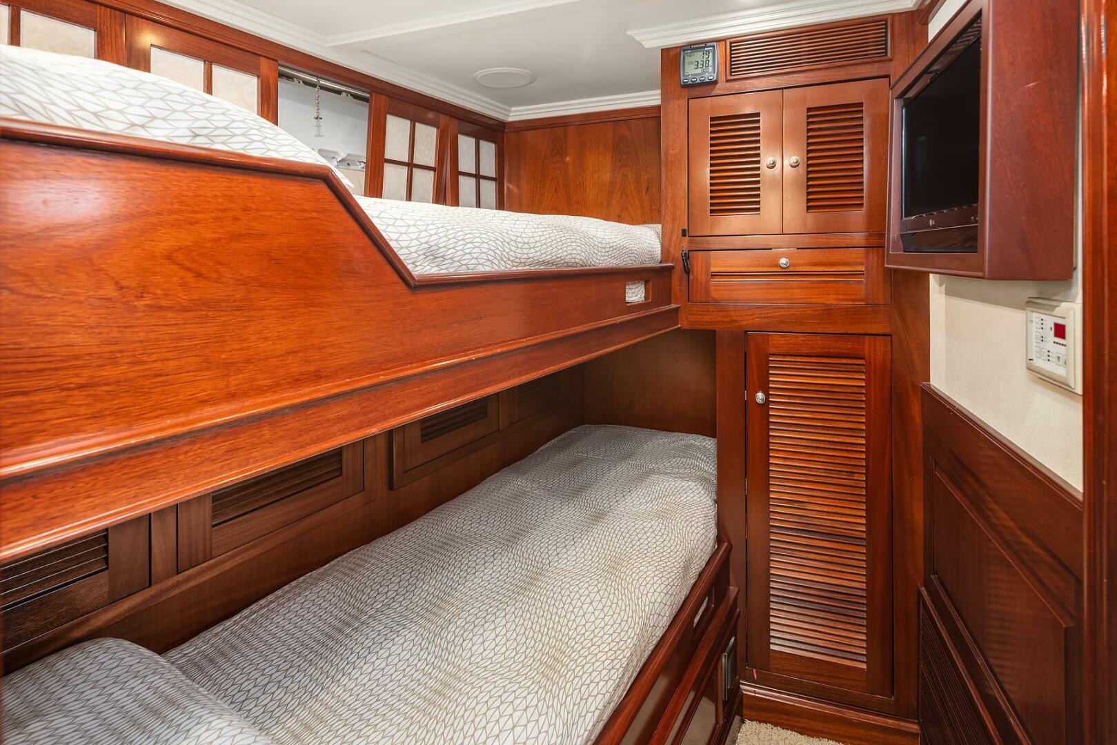 2001 Rayburn Custom Yachts Flush Deck - Image 39