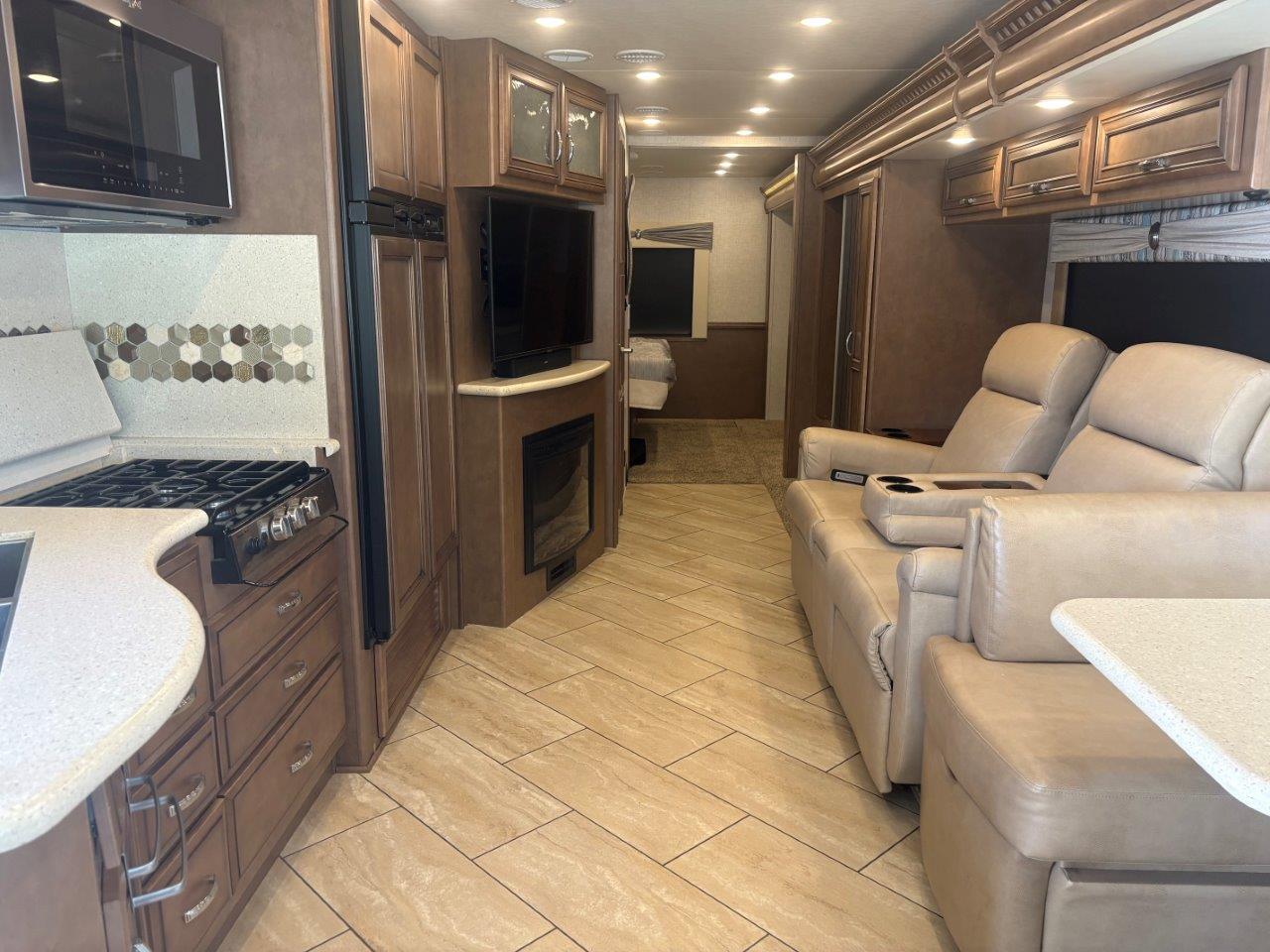 2021 Newmar Bay Star 3401 - Image 8