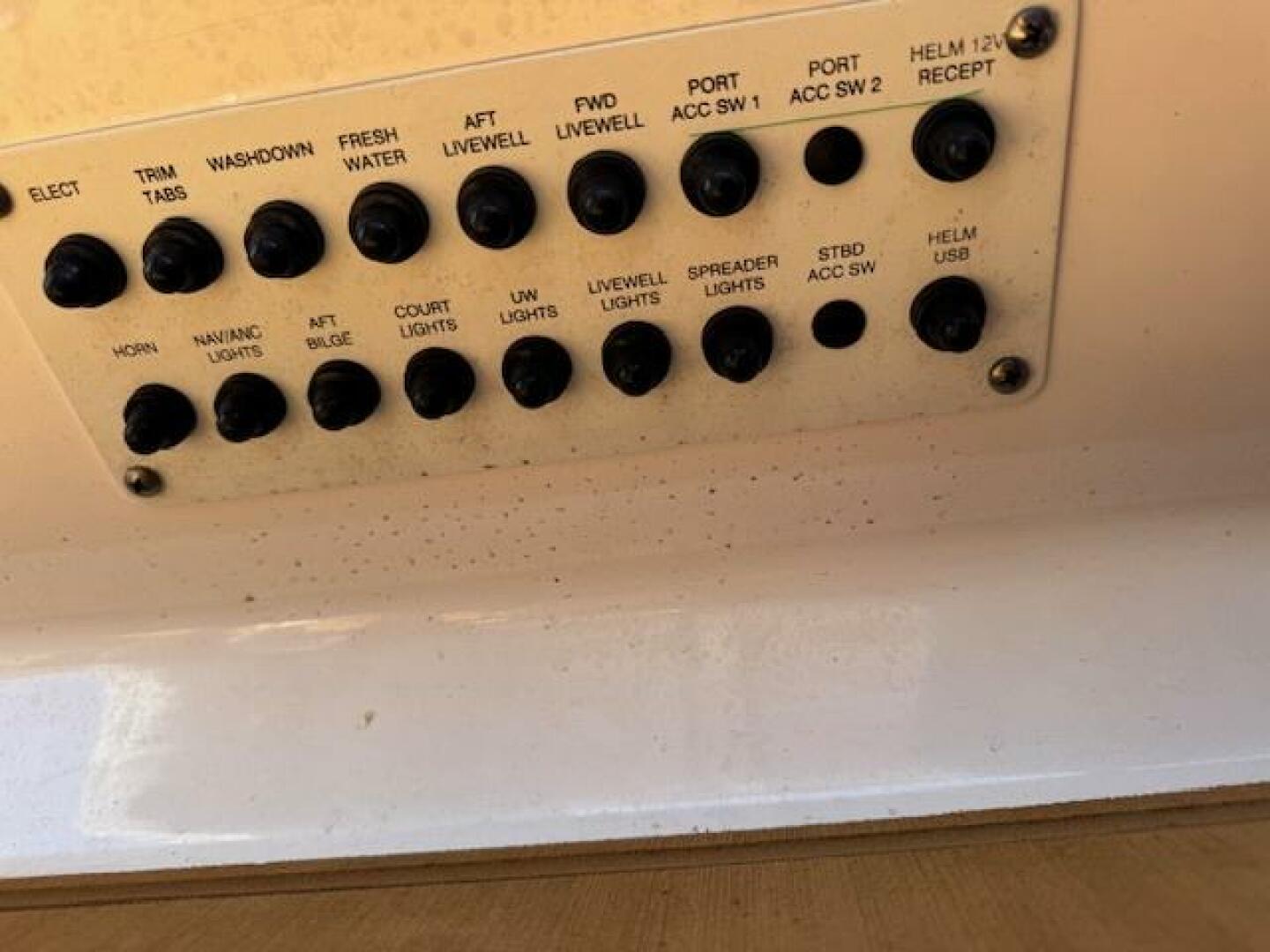 2021 Robalo R242 Center Console Base - Image 23