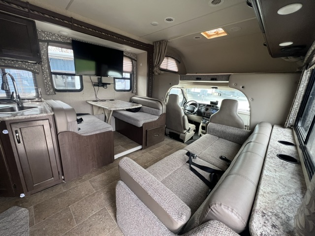 2017 Thor Motor Coach Chateau 28Z - Image 11