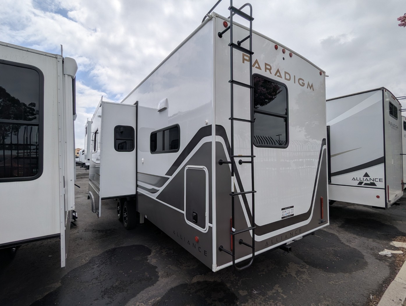 2026 Alliance RV Paradigm 382RK - Image 4