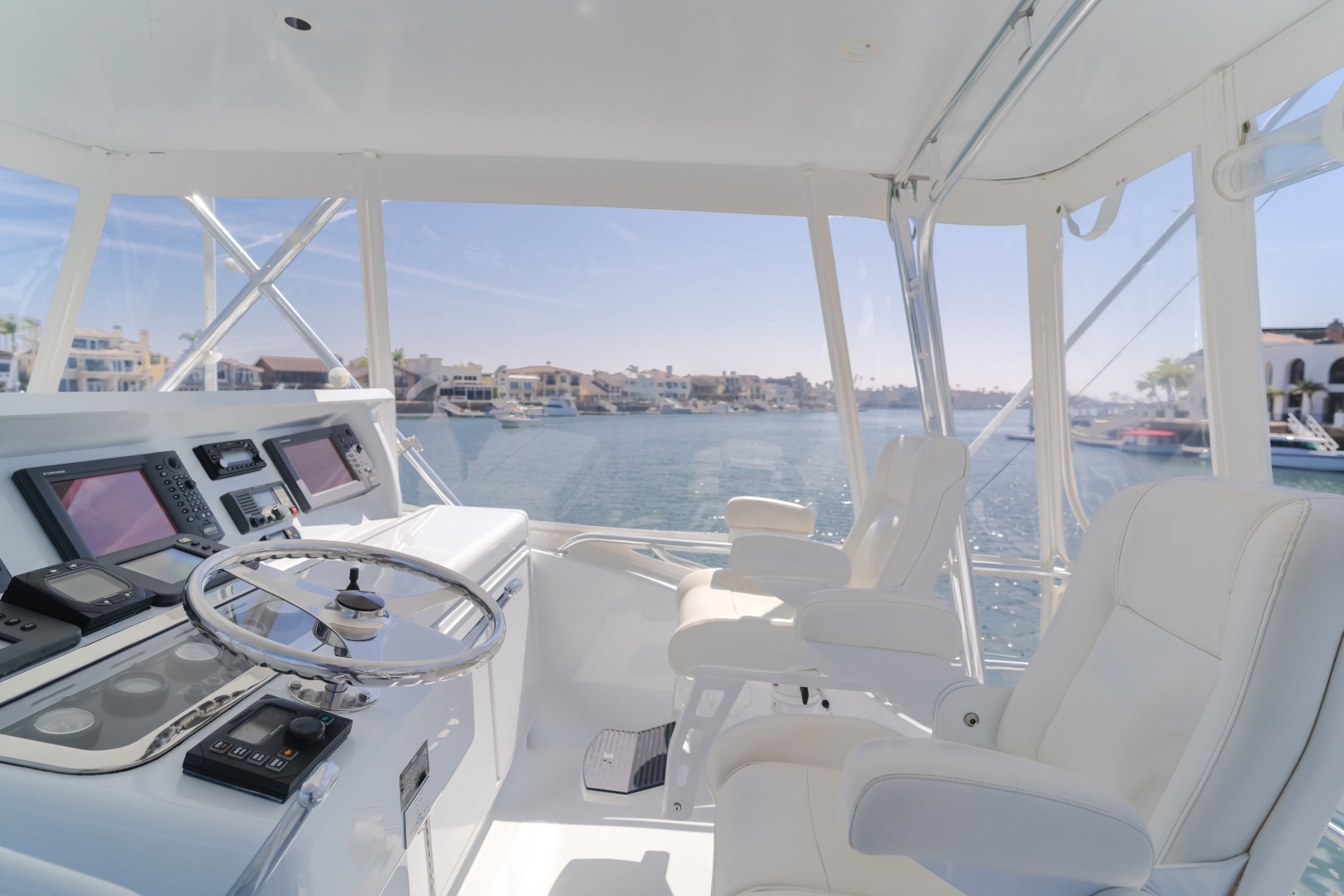 2003 Hatteras 54 Convertible - Image 2