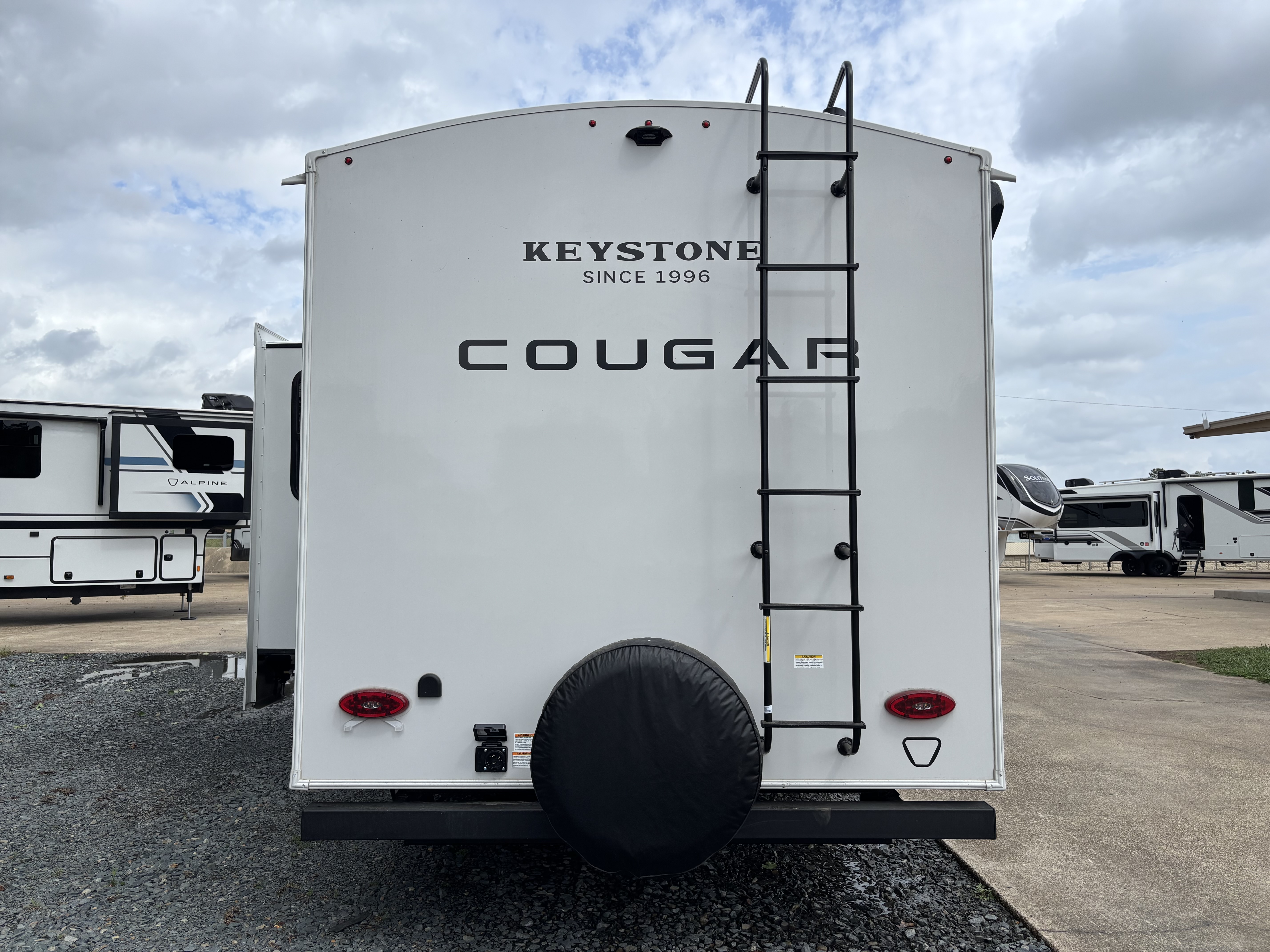 2026 Keystone Cougar Half-Ton 26LBW - Image 8