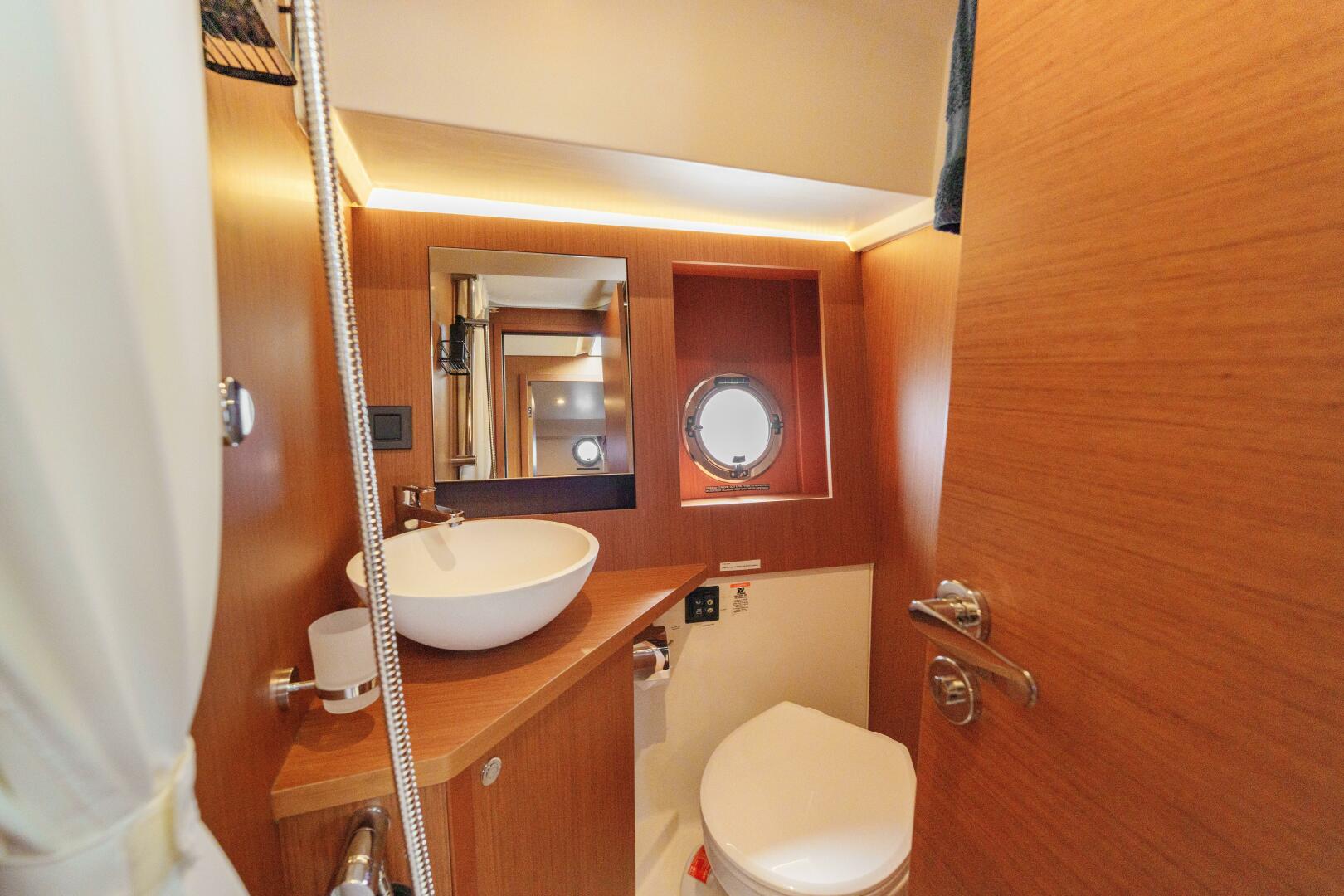 2025 Beneteau - Image 20