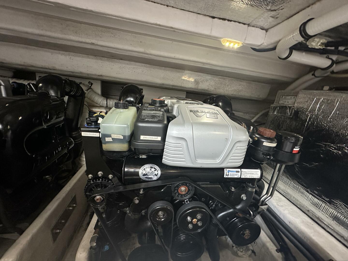 2017 Cruisers Yachts 390 Express Coupe - Image 78