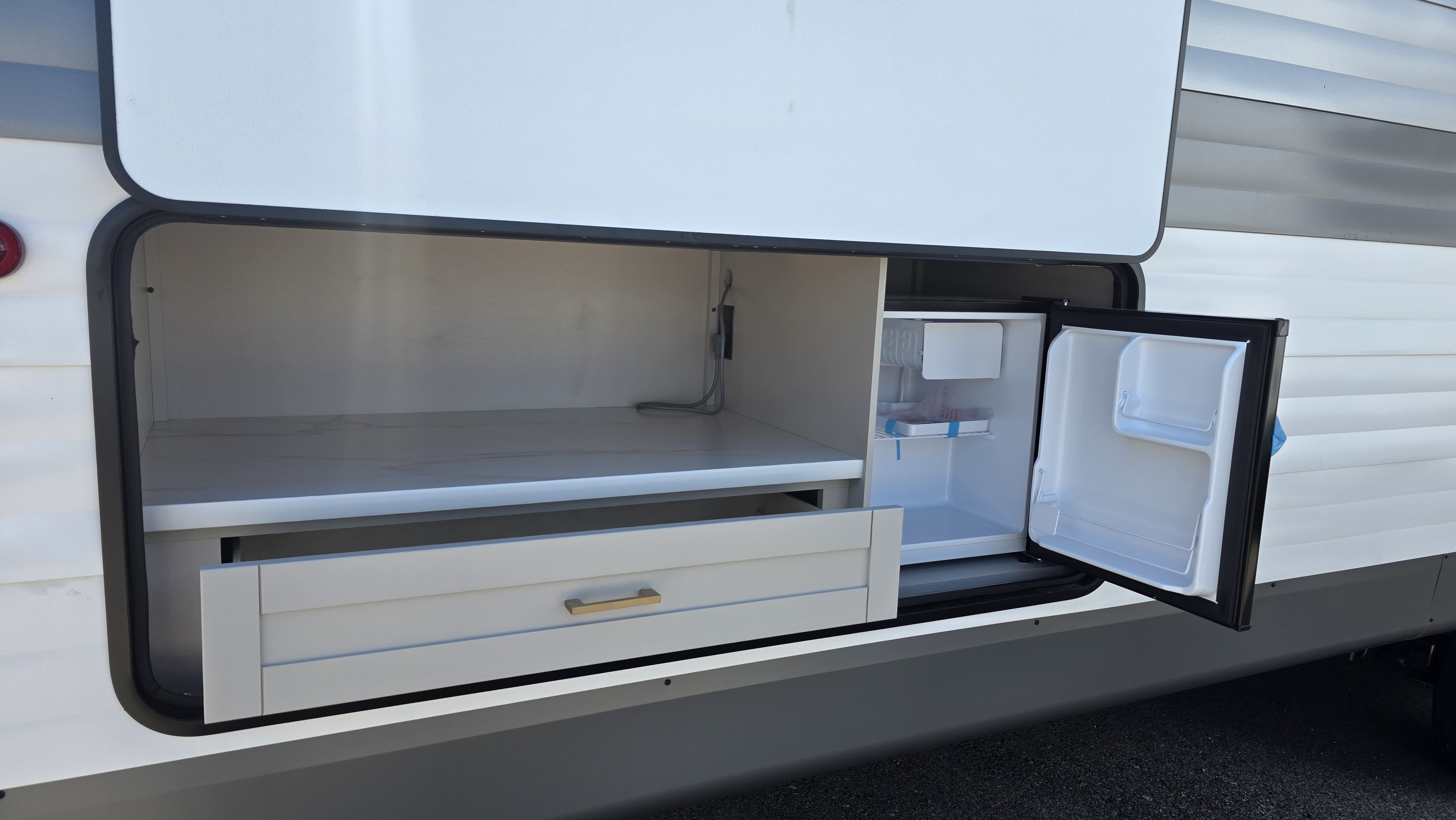 2027 JAYCO JAY FLIGHT 325BHT - Image 6