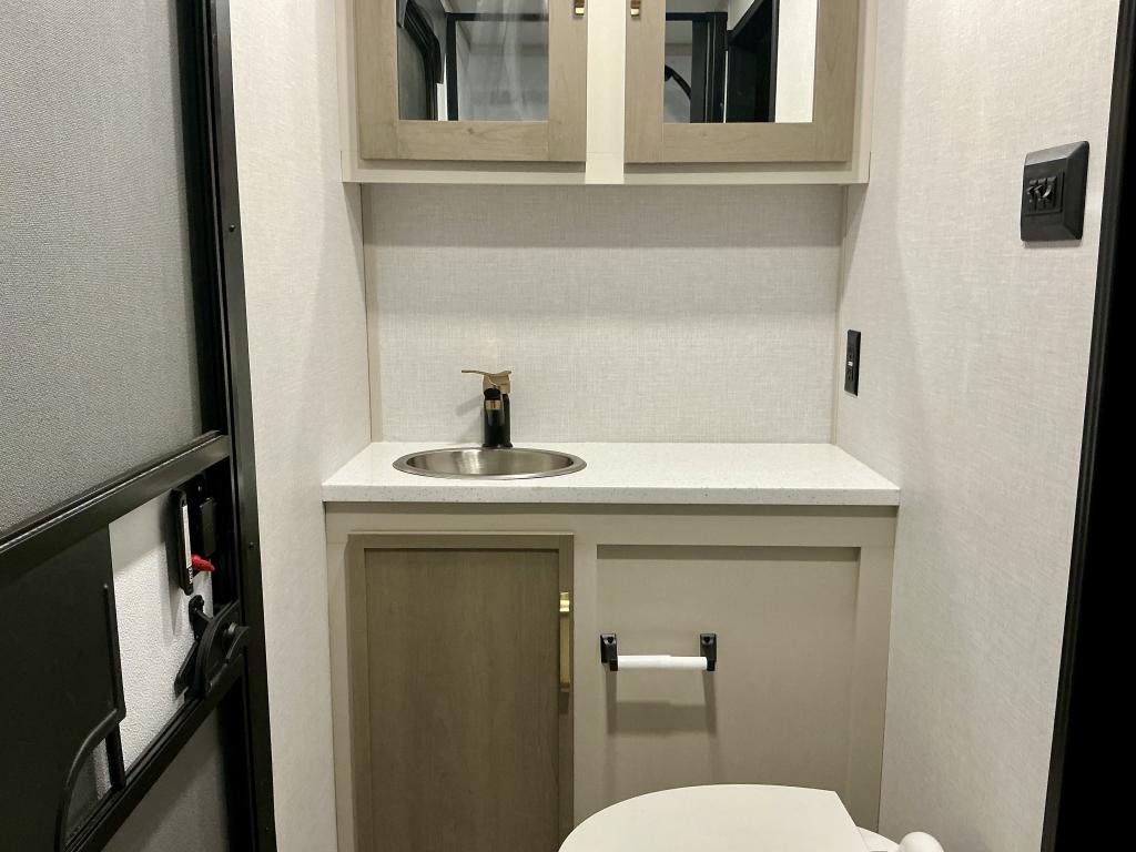 2027 FOREST RIVER 376FAM - Image 21