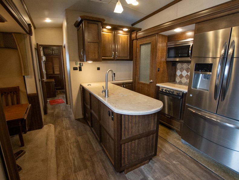 2016 Forest River Cardinal 3825FL - Image 5