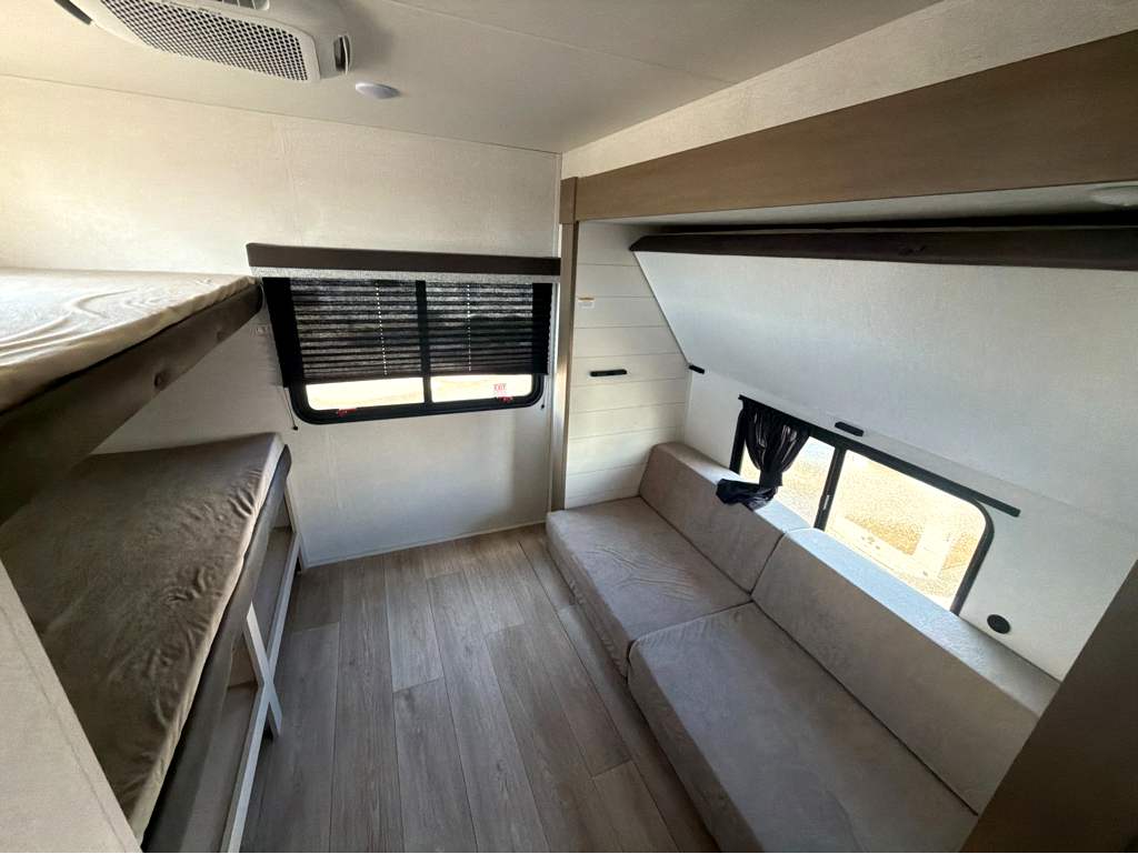 2027 JAYCO JAY FLIGHT 325BHT - Image 17